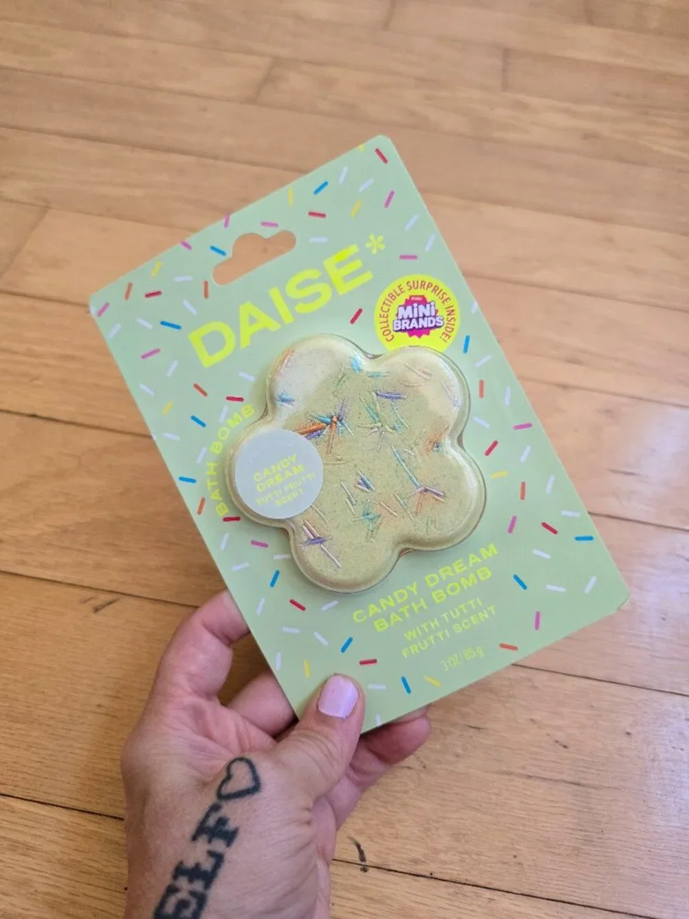 DAISE | Zuru Mini Brands Candy Dream Green Flower Shaped Fizzy Bath Bomb